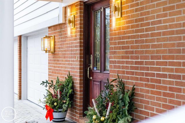 535 Ballantyne Road, Grosse Pointe Shores, MI 48236