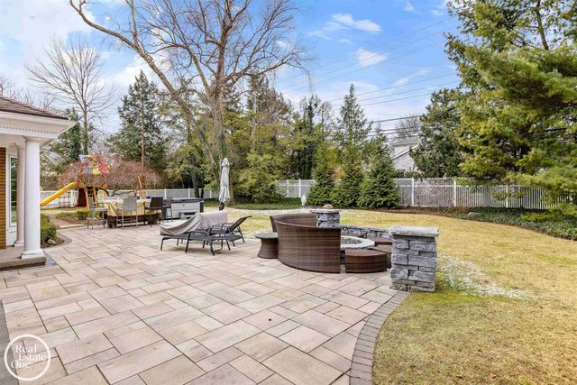 535 Ballantyne Road, Grosse Pointe Shores, MI 48236