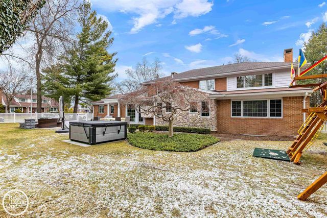 535 Ballantyne Road, Grosse Pointe Shores, MI 48236