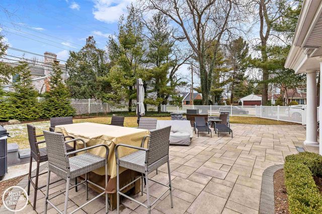 535 Ballantyne Road, Grosse Pointe Shores, MI 48236