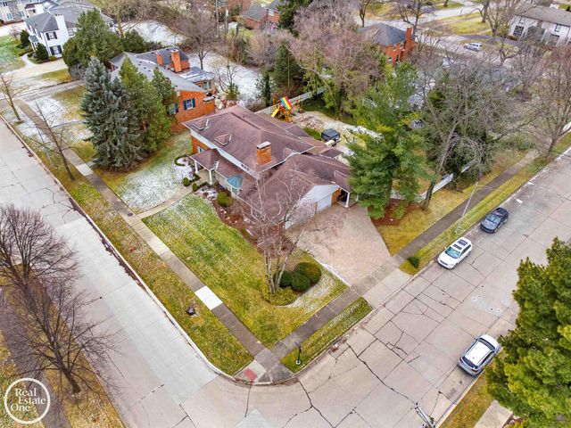 535 Ballantyne Road, Grosse Pointe Shores, MI 48236