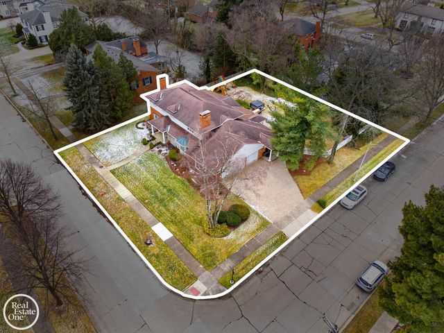 535 Ballantyne Road, Grosse Pointe Shores, MI 48236