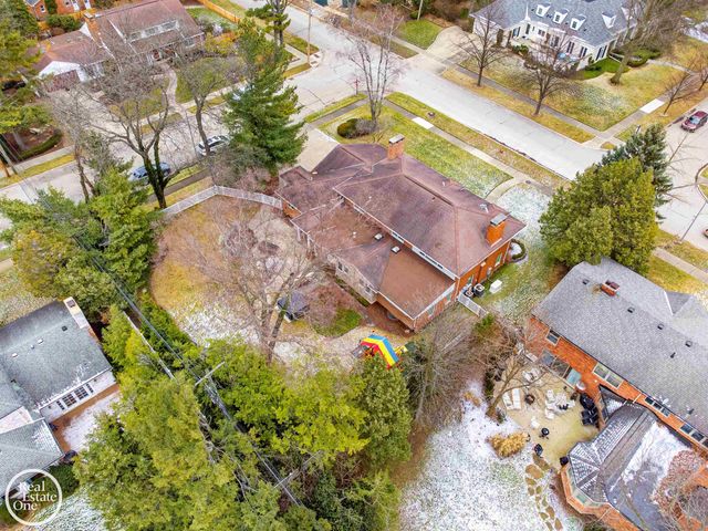 535 Ballantyne Road, Grosse Pointe Shores, MI 48236