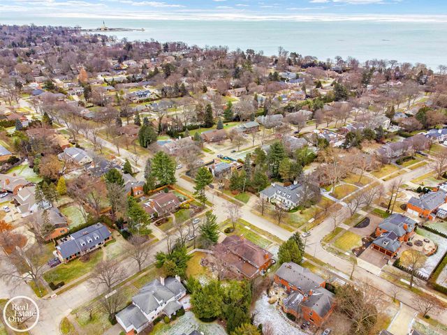 535 Ballantyne Road, Grosse Pointe Shores, MI 48236