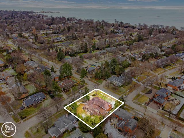 535 Ballantyne Road, Grosse Pointe Shores, MI 48236