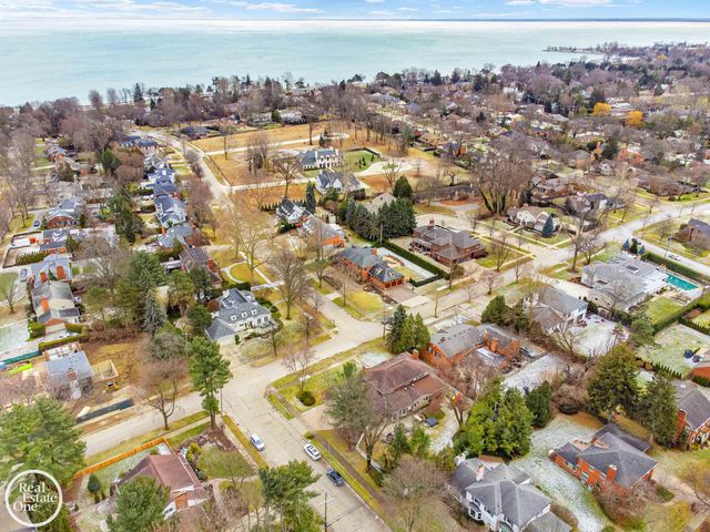 535 Ballantyne Road, Grosse Pointe Shores, MI 48236