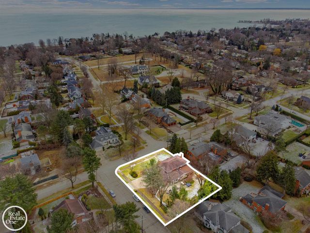 535 Ballantyne Road, Grosse Pointe Shores, MI 48236