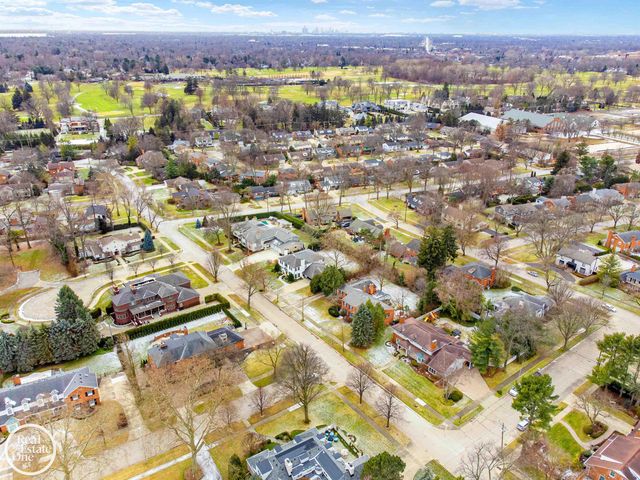 535 Ballantyne Road, Grosse Pointe Shores, MI 48236