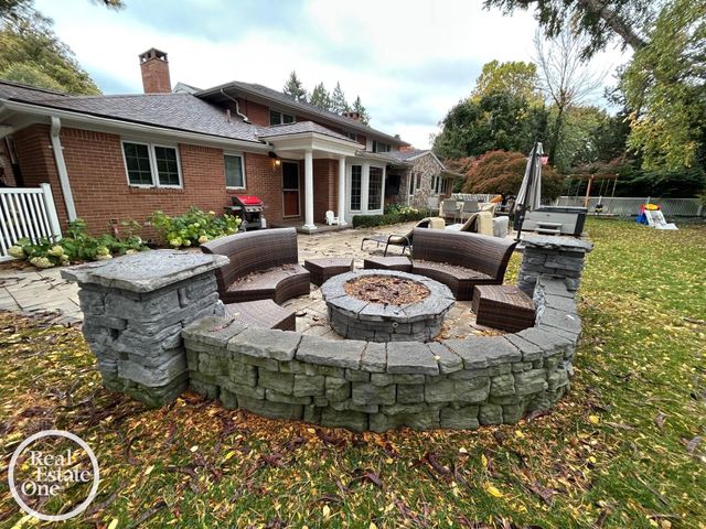535 Ballantyne Road, Grosse Pointe Shores, MI 48236