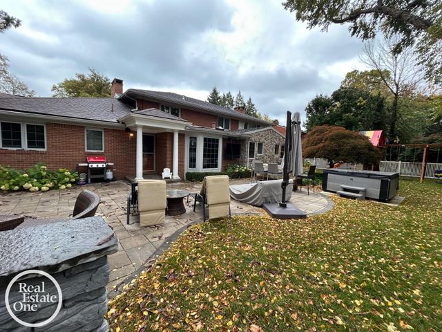 535 Ballantyne Road, Grosse Pointe Shores, MI 48236
