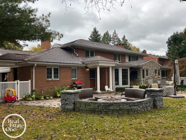 535 Ballantyne Road, Grosse Pointe Shores, MI 48236