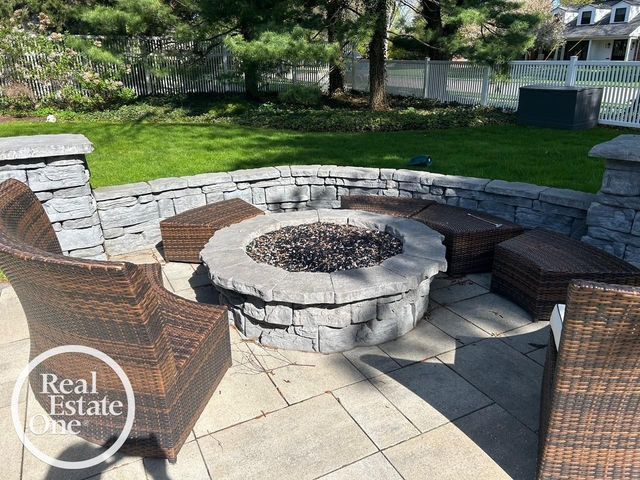535 Ballantyne Road, Grosse Pointe Shores, MI 48236