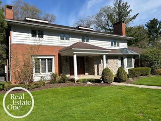 535 Ballantyne Road, Grosse Pointe Shores, MI 48236