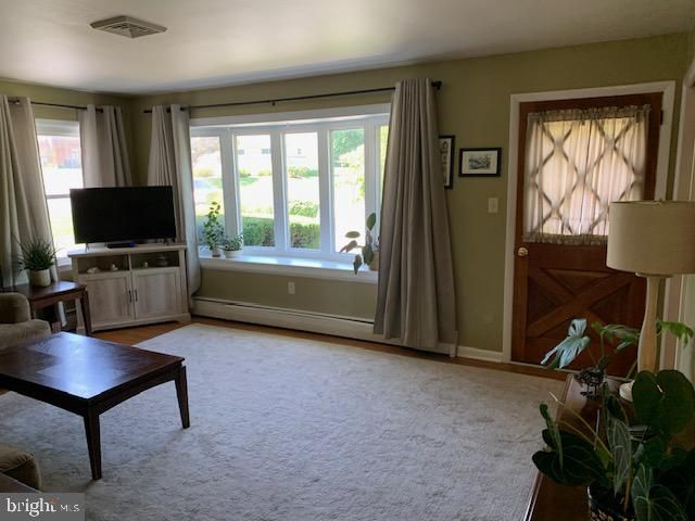 6493 ORANGE ST, East Petersburg, PA 17520