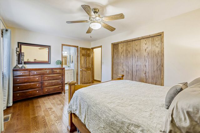 4175 Victoria Drive, Hoffman Estates, IL 60192