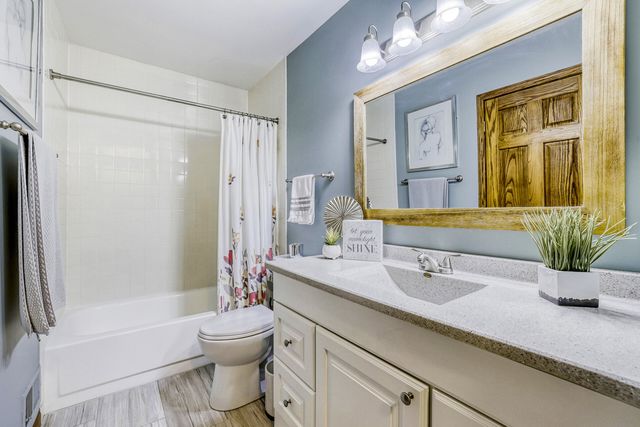 4175 Victoria Drive, Hoffman Estates, IL 60192