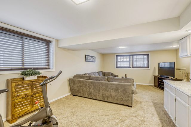 4175 Victoria Drive, Hoffman Estates, IL 60192