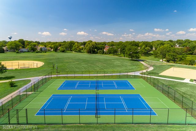 4175 Victoria Drive, Hoffman Estates, IL 60192