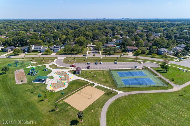 4175 Victoria Drive, Hoffman Estates, IL 60192