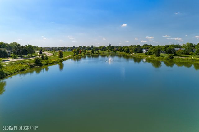 4175 Victoria Drive, Hoffman Estates, IL 60192