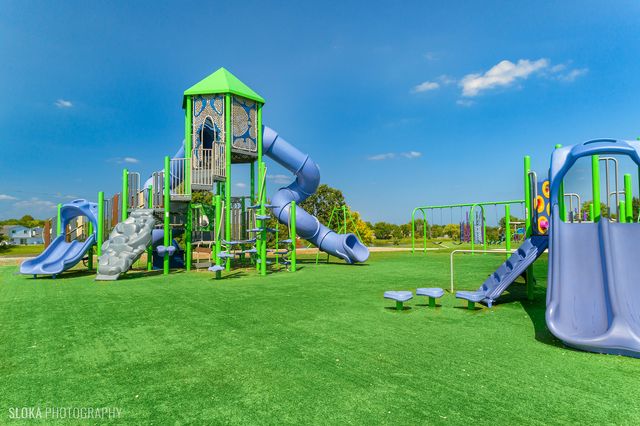 4175 Victoria Drive, Hoffman Estates, IL 60192