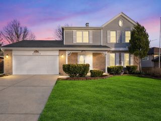 10S241 Wallace Drive, Downers Grove, IL 60516