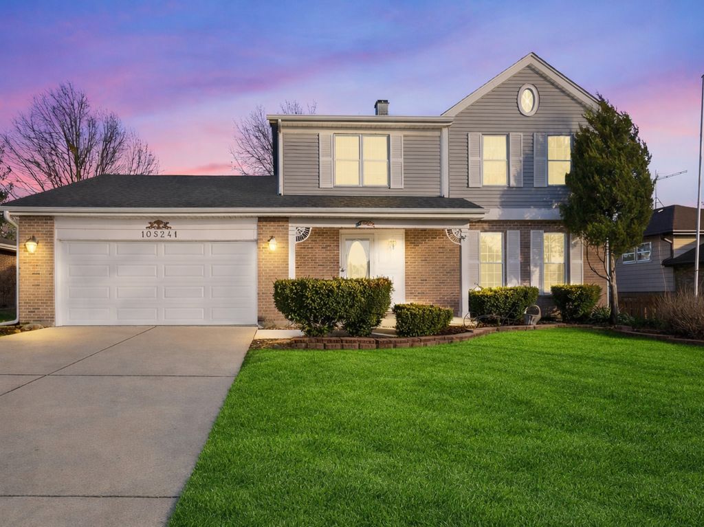 10S241 Wallace Drive, Downers Grove, IL 60516