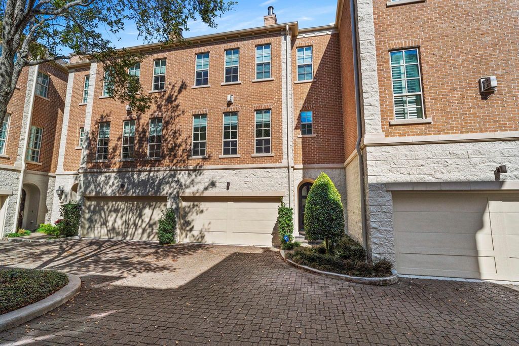 2174 Briarglen Drive, Houston, TX 77027