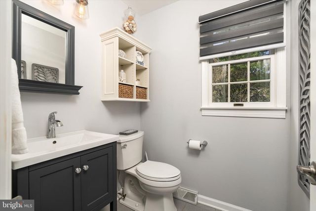 9 HOLLY LN, Lawrenceville, NJ 08648