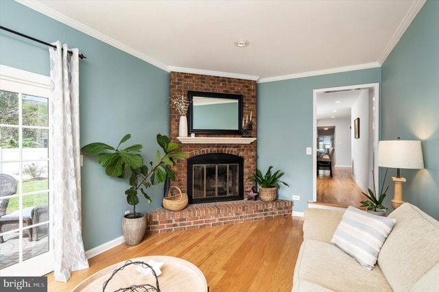 9 HOLLY LN, Lawrenceville, NJ 08648