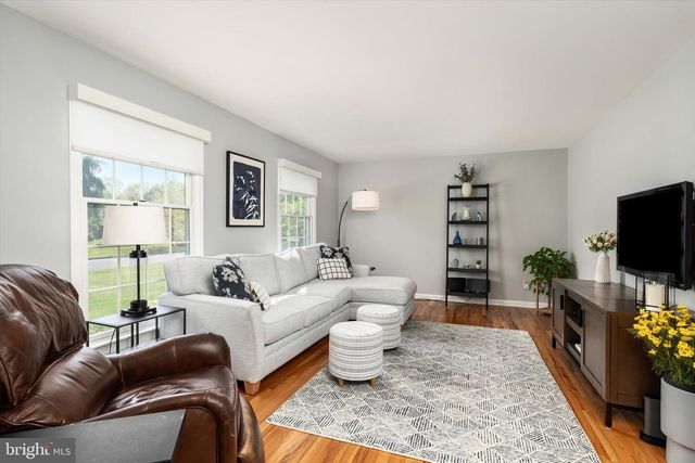 9 HOLLY LN, Lawrenceville, NJ 08648