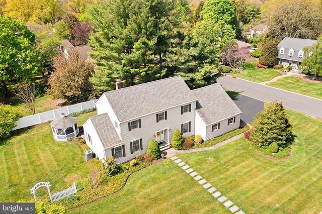 9 HOLLY LN, Lawrenceville, NJ 08648