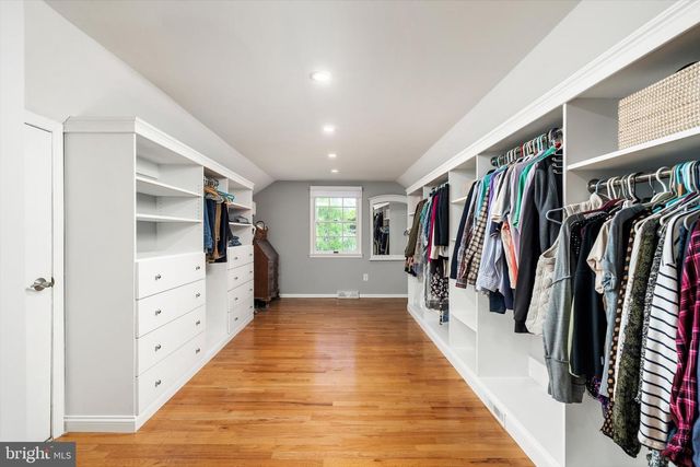 9 HOLLY LN, Lawrenceville, NJ 08648