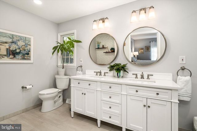 9 HOLLY LN, Lawrenceville, NJ 08648