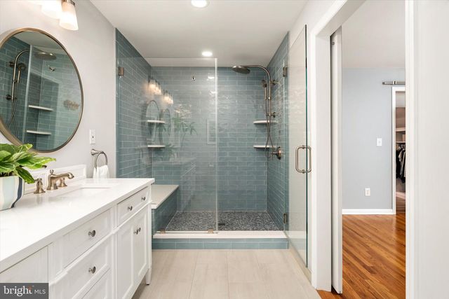 9 HOLLY LN, Lawrenceville, NJ 08648