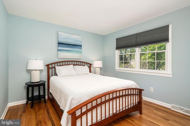 9 HOLLY LN, Lawrenceville, NJ 08648