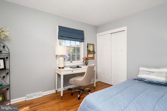 9 HOLLY LN, Lawrenceville, NJ 08648