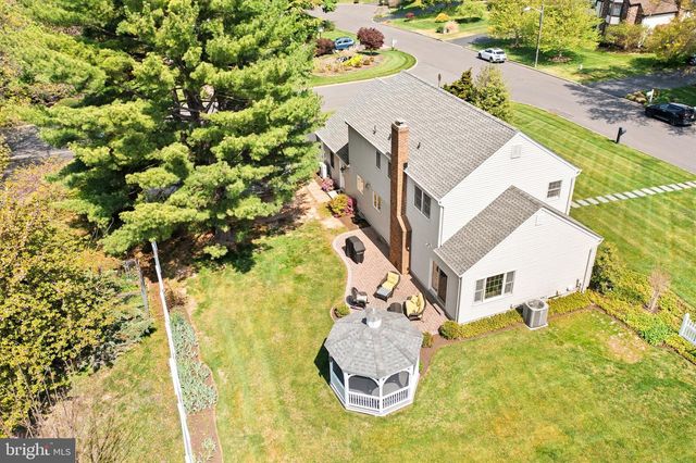 9 HOLLY LN, Lawrenceville, NJ 08648