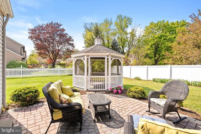 9 HOLLY LN, Lawrenceville, NJ 08648