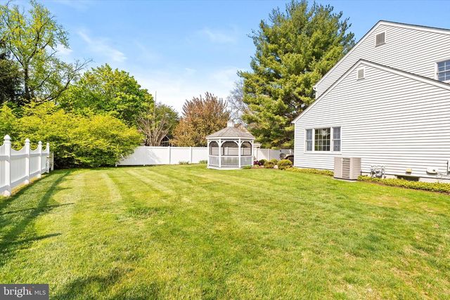 9 HOLLY LN, Lawrenceville, NJ 08648
