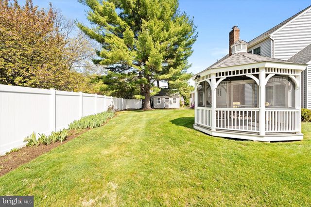 9 HOLLY LN, Lawrenceville, NJ 08648