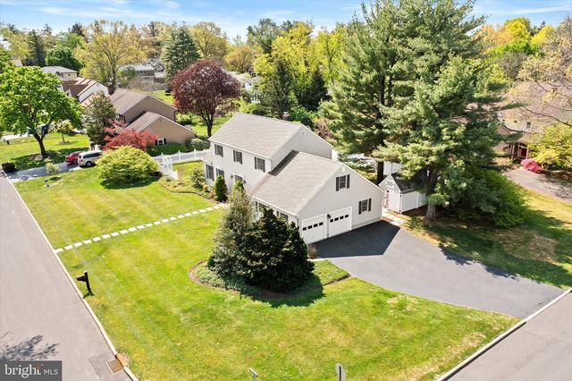9 HOLLY LN, Lawrenceville, NJ 08648