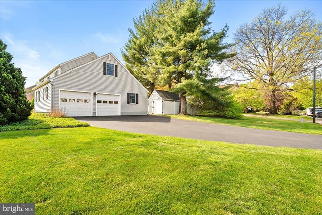 9 HOLLY LN, Lawrenceville, NJ 08648