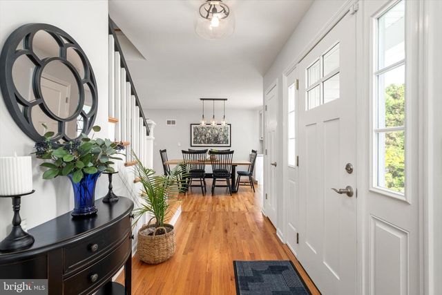 9 HOLLY LN, Lawrenceville, NJ 08648