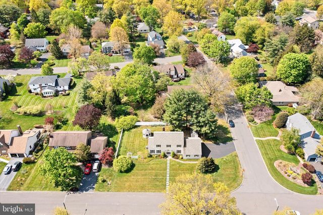 9 HOLLY LN, Lawrenceville, NJ 08648