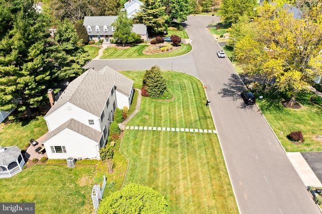 9 HOLLY LN, Lawrenceville, NJ 08648