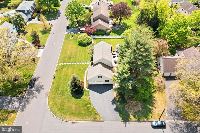 9 HOLLY LN, Lawrenceville, NJ 08648
