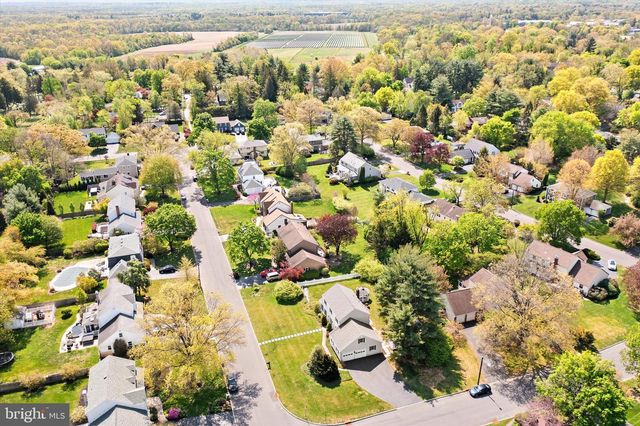 9 HOLLY LN, Lawrenceville, NJ 08648
