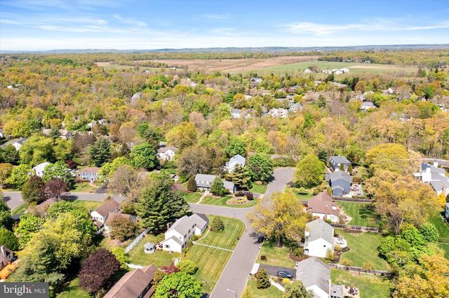 9 HOLLY LN, Lawrenceville, NJ 08648