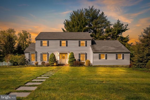 9 HOLLY LN, Lawrenceville, NJ 08648